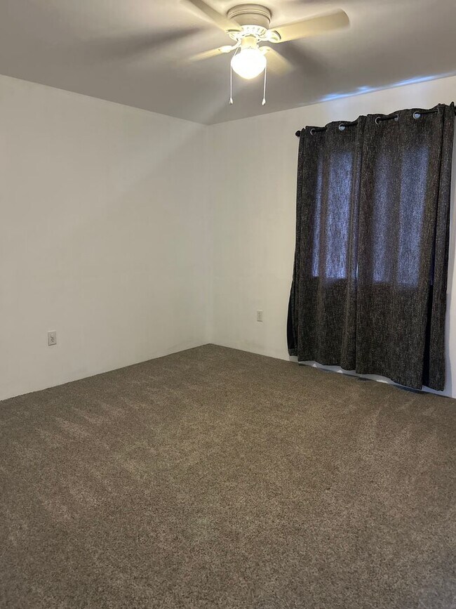 2468 Topeka Dr Unidad B (cabin)