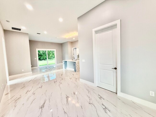 Photo - 675 NE Moss Rose Pl