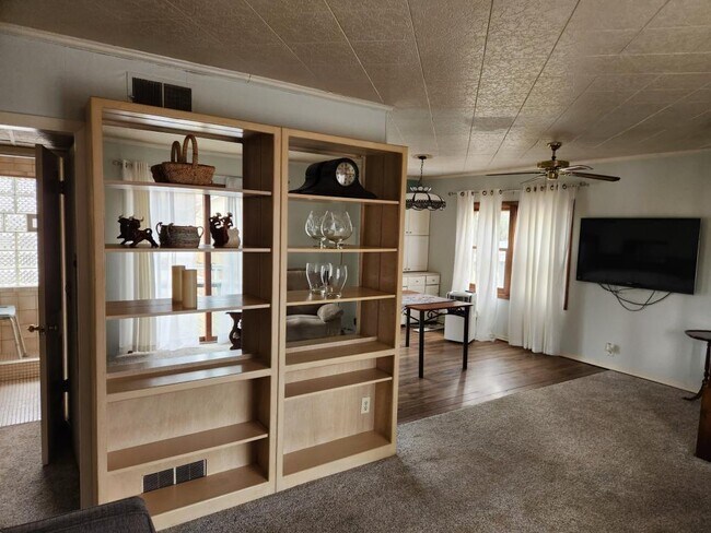 Photo - 956 Circle Dr