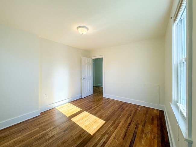 Photo - 520 Hollingsworth Ave
