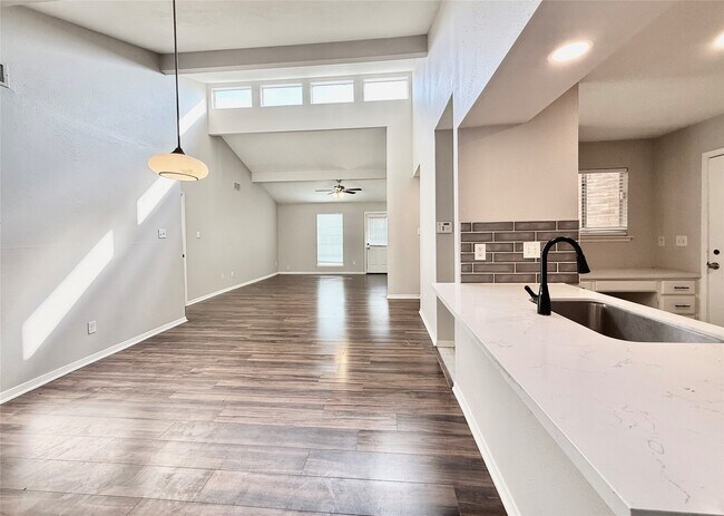 Photo - 4223 Amir St