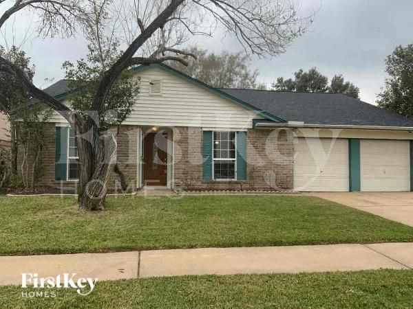 Building Photo - 2411 Shady Brook Dr