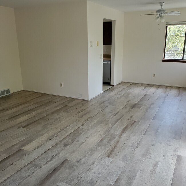 open space living/dining room - 2609 Smithfield Dr Unit 2