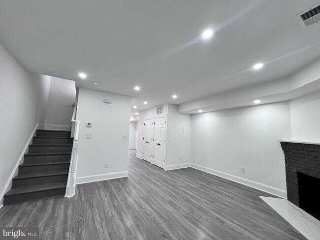 Photo - 216 Jefferson St NW