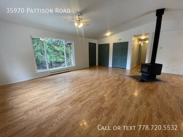 Photo - 3 Bedroom Home On Acreage