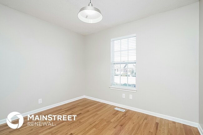 Photo - 736 Stone Hedge Dr