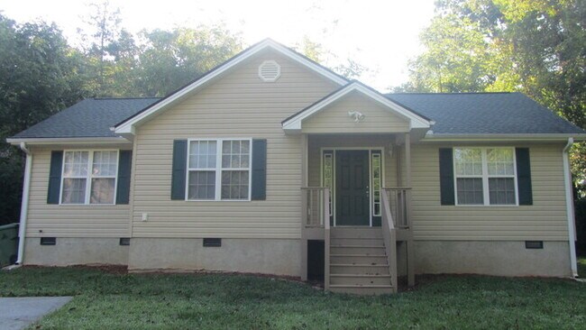 Photo - Great Location to School, Restaurants and ...