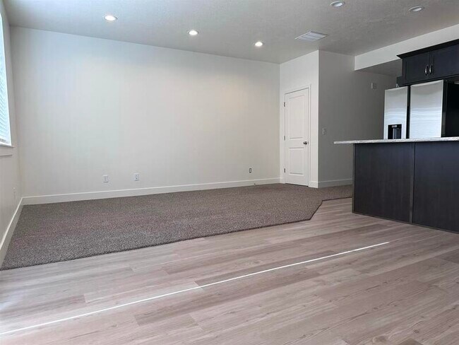 Photo - 250 W 1200 S