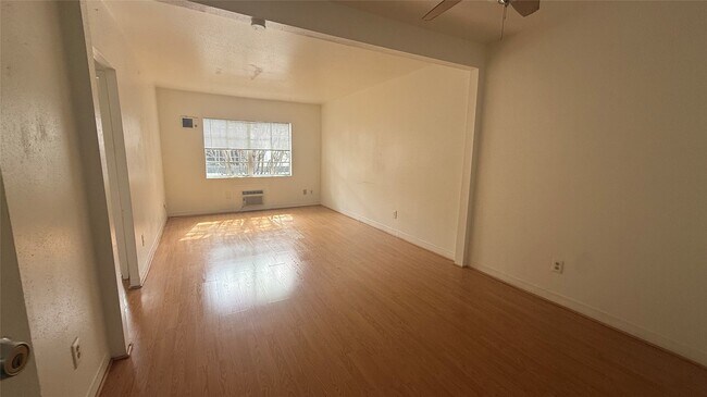 Photo - 5607 Jackson St Unit 02