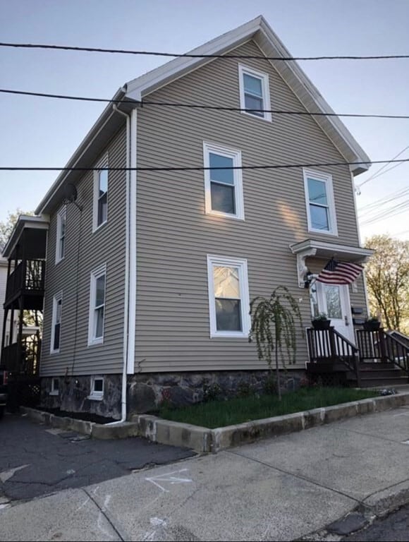 Building Photo - 81 Hawthorne St Unit 2 Rental