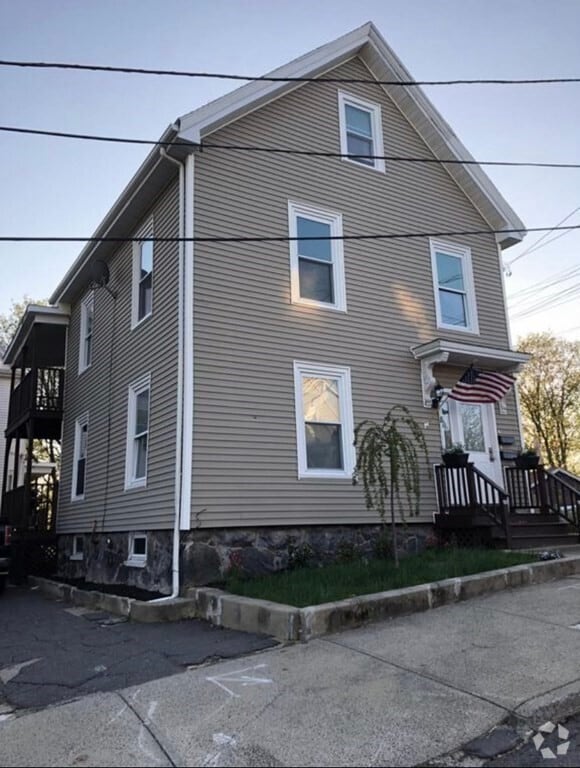 Building Photo - 81 Hawthorne St Unit 2 Rental