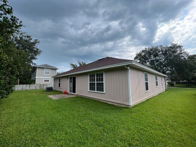 Photo - Wonderful 4/3 minutes from the beach! Must...