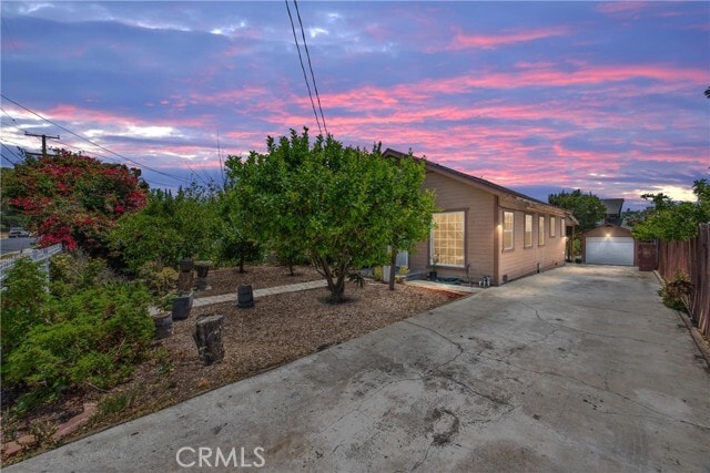 Photo - 2880 Woodbine St Casa