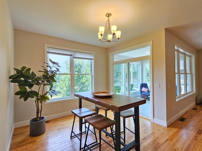 Photo - 50 Laurentide Ln