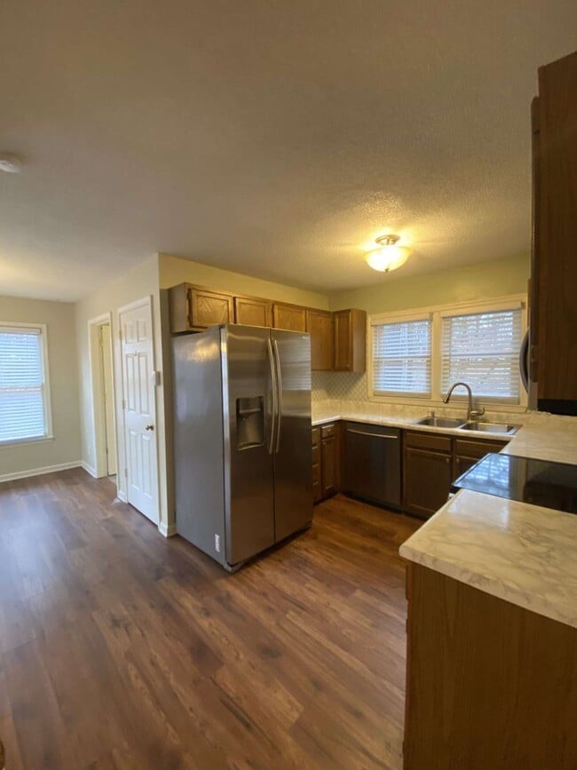 Photo - Charming 3 Bed Colonial in Woodcroft!