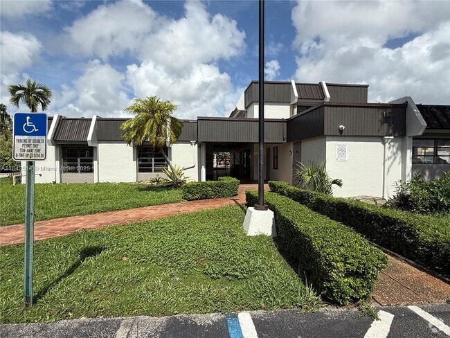 Building Photo - 10431 N Kendall Dr Unit D206 Rental