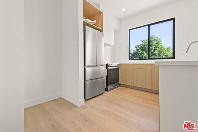 Photo - 2671 Benedict St Unidad C