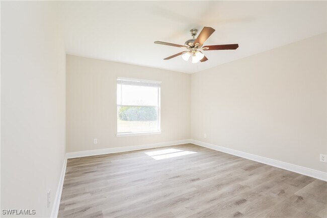 Photo - 3907 13th St W