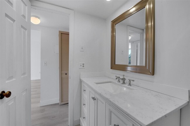 Photo - 301 Croton Ave Unit 302