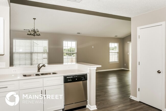 Photo - 3020 Rockingham Ct SW