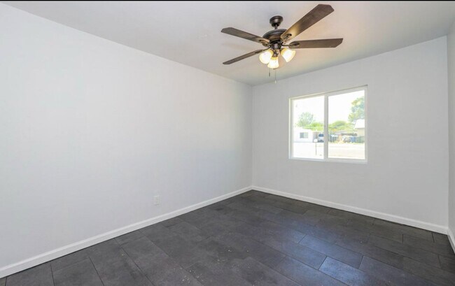 Photo - Spacious 3 Bedroom 2 bath Midtown! House