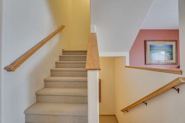 Photo - Spacious 3 bed, 2.5 bath Townhome in Ridgewood Hills!