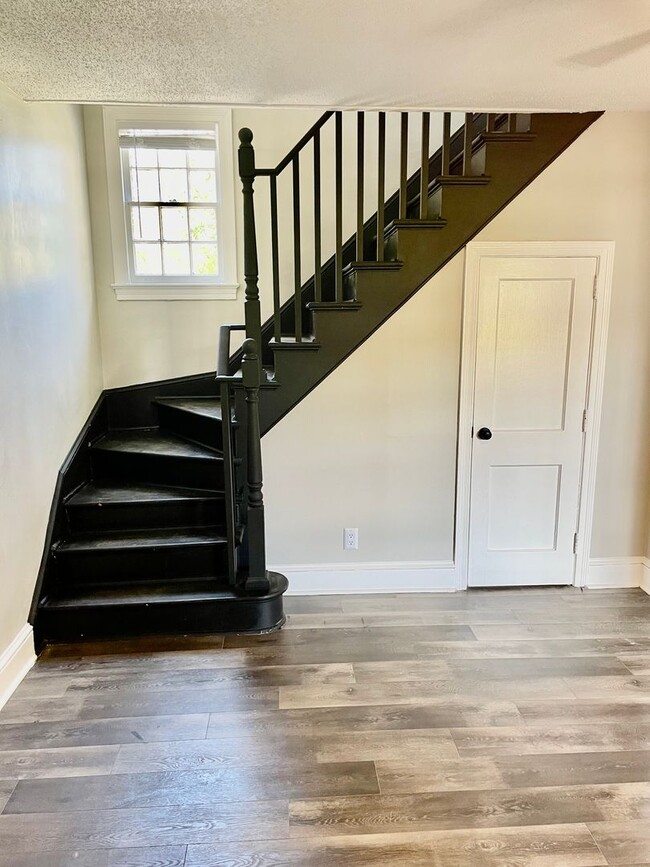 Building Photo - 49 Radcliffe St Unit B