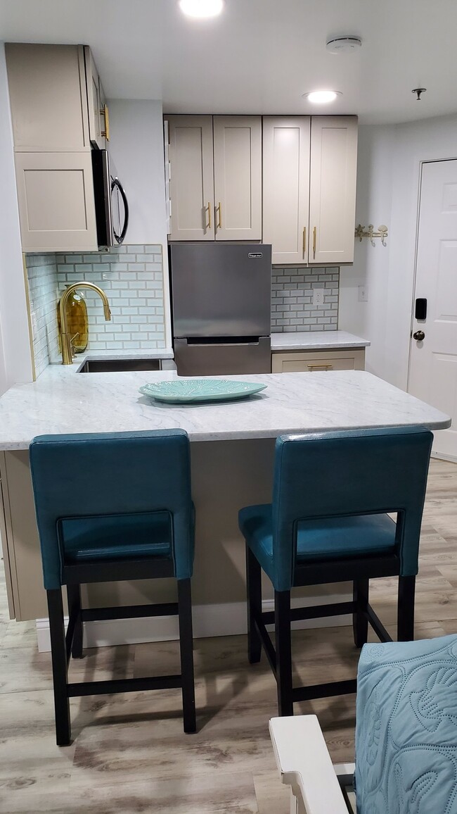 Photo - 550 Winnacunnet Rd