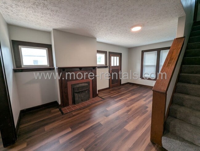 Photo - 392 Collingwood Ave