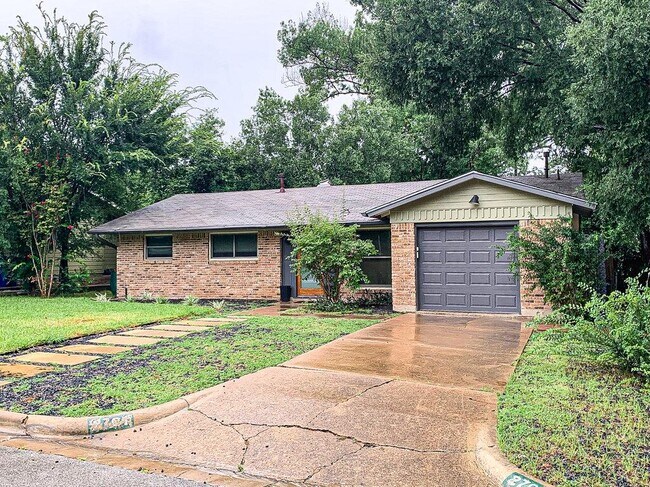 2704 Nottingham Ln
