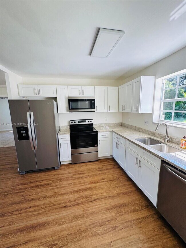 Photo - 5630 Simms St