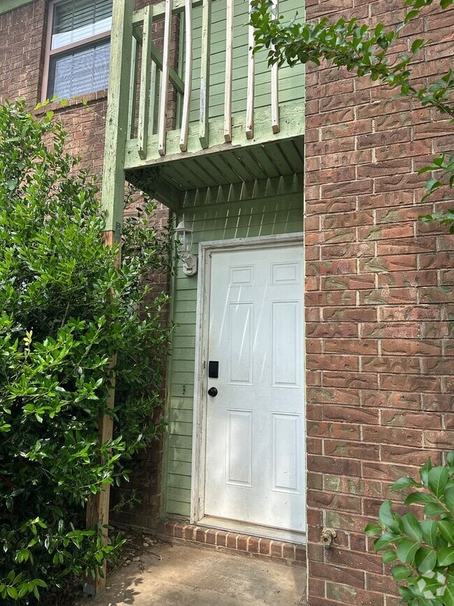 Building Photo - Take a look at this 2-bedroom, 1.5-bathroom! Rental