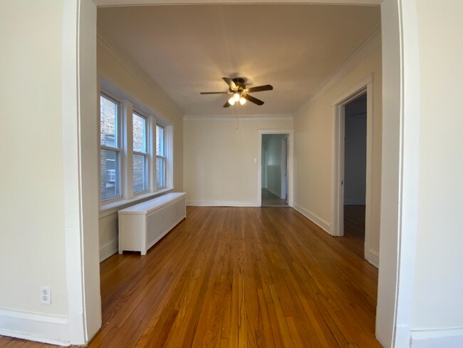 Photo - 4630 S Sawyer Ave Unidad 1st