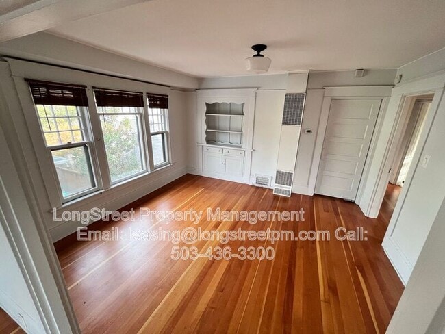 Photo - 3819 SE Washington St