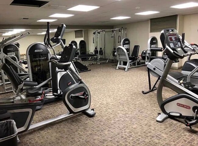 Photo - 3101 S Manchester St Unit Woodlake towers