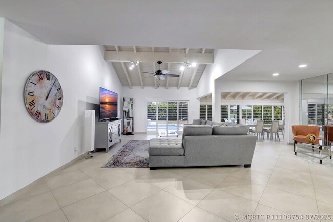 902 Foxpointe Cir