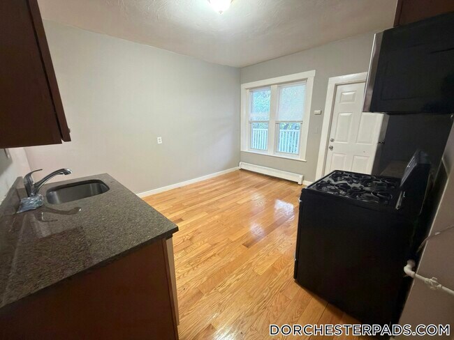 Photo - 270 Bowdoin St Unit 3