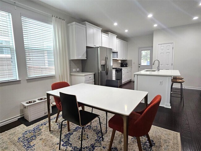 Photo - 5311 Golden Canary Ln
