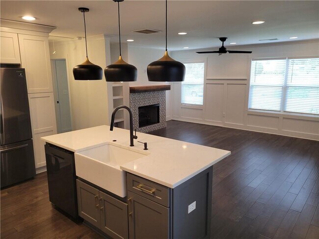 Photo - 1740 Madrona St NW