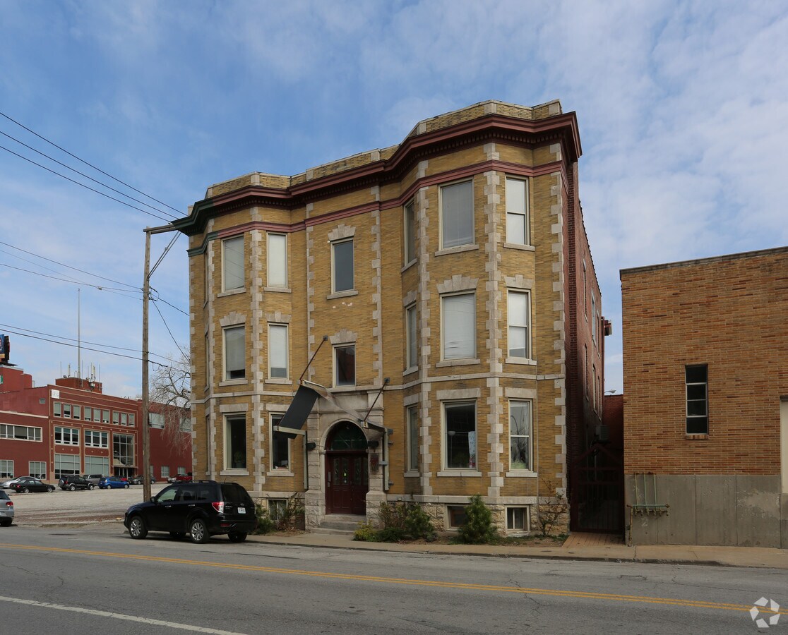 Photo - Montclaire Apartments