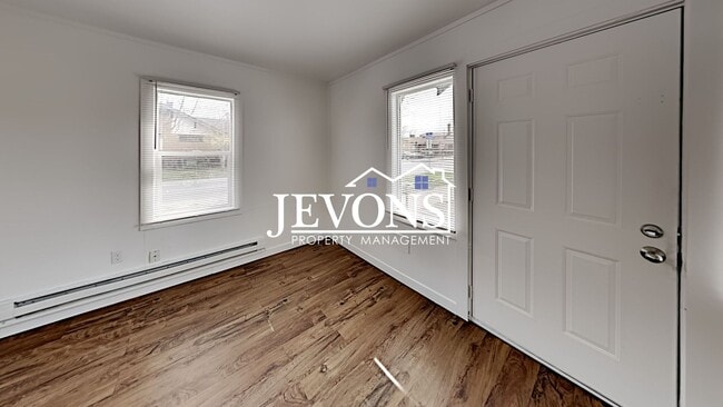 Photo - 201 N 6th St