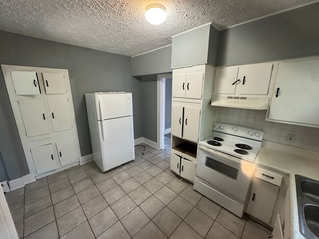 Photo - 2405 N Sheridan Rd Unit Upper 2