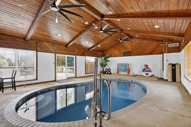 Building Photo - 231 Schmidt Ln