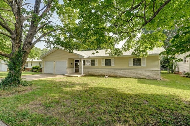 Adorable 3 bedroom, 1.5 bathroom home! - Adorable 3 bedroom, 1.5 bathroom home!