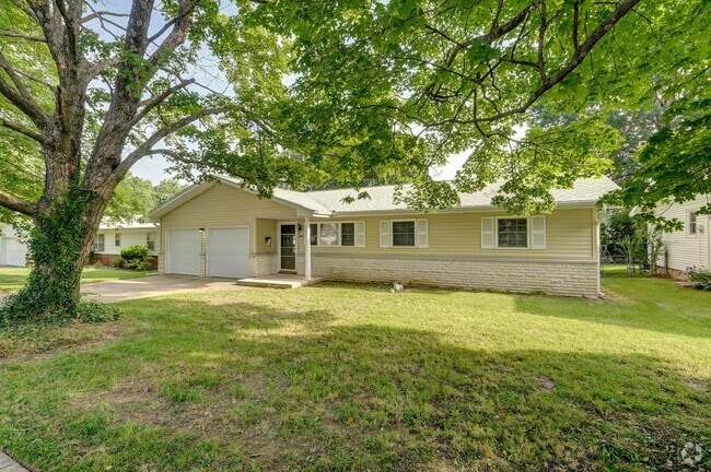 Building Photo - Adorable 3 bedroom, 1.5 bathroom home!