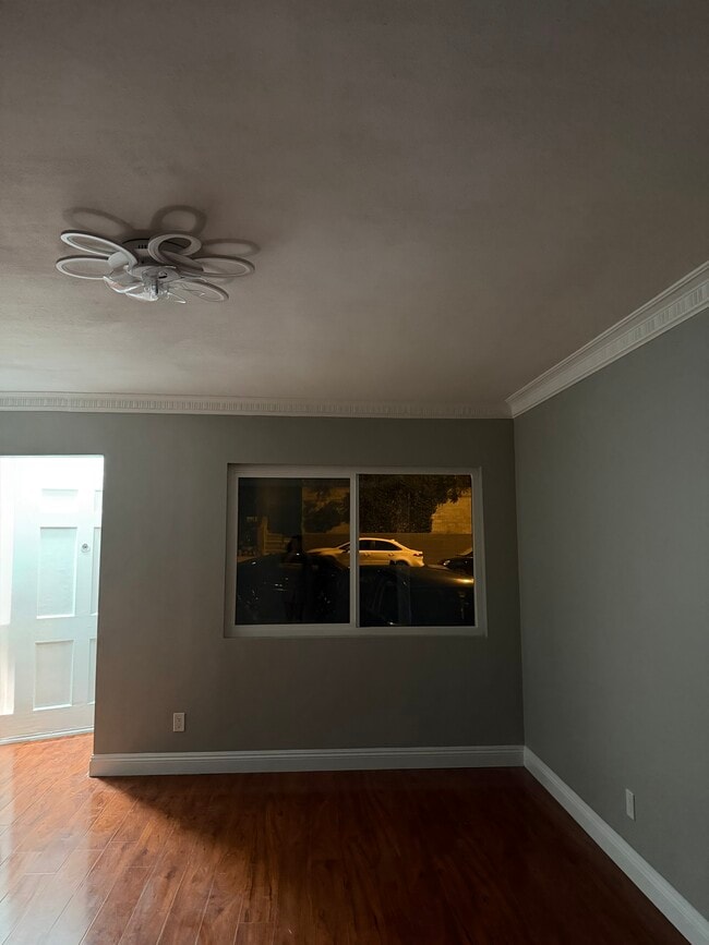 Living room - 1483 Allison Ave