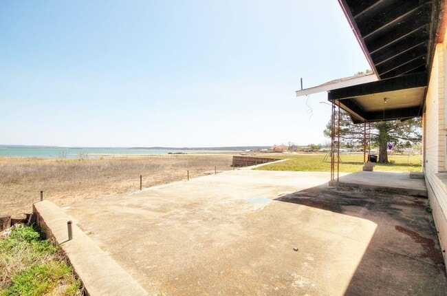 Photo - 126 Lake Breeze Dr