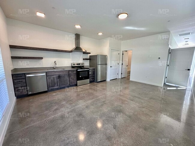 Photo - 301 Parker St