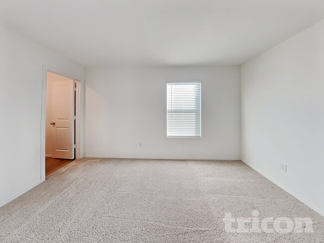 Photo - 617 Dashwood Dr