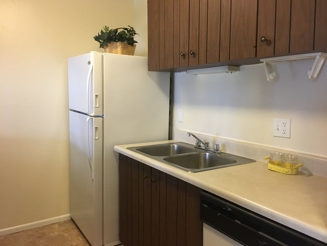 Photo - Waterford Square